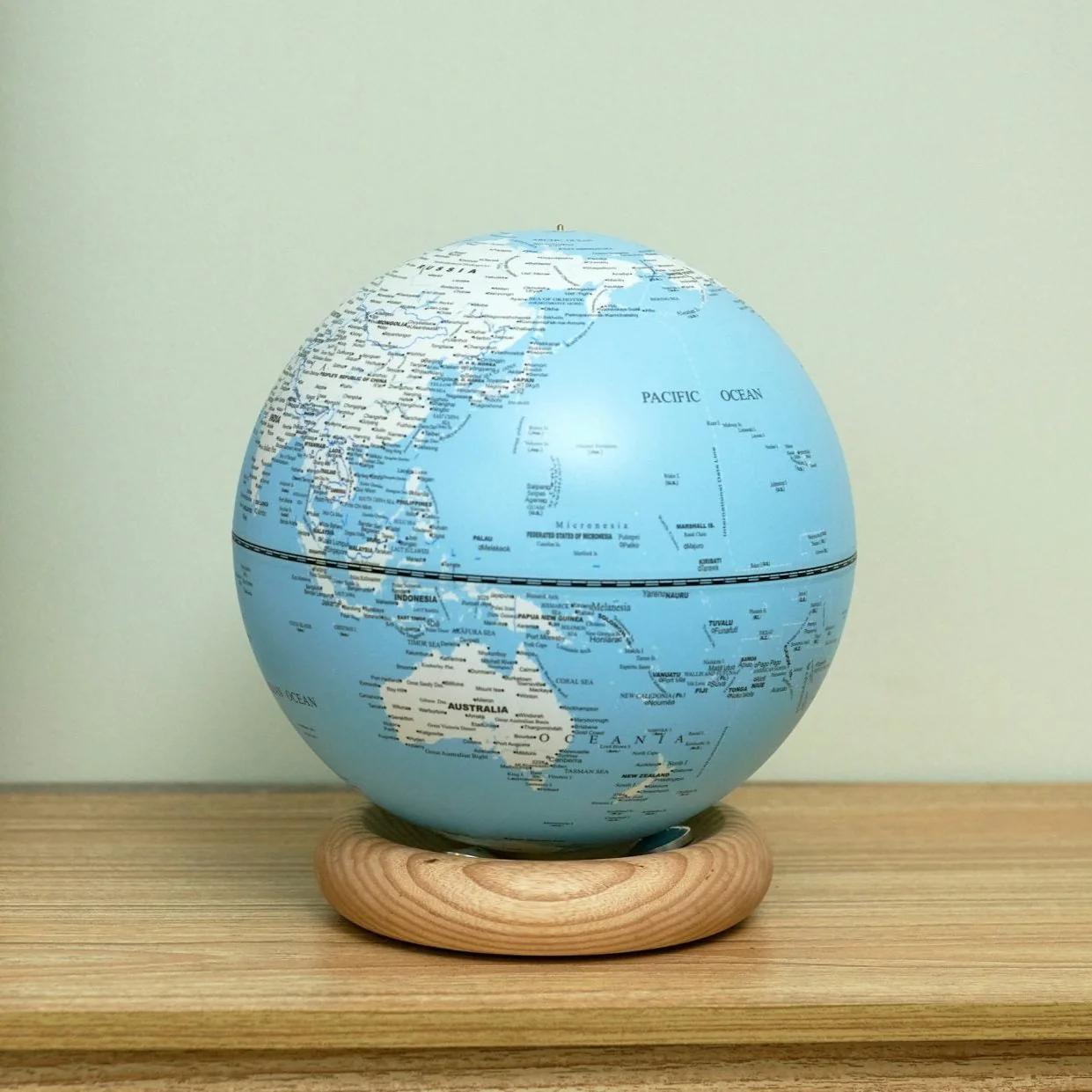 Gingko Design Mini Atlas Globe Lamp - Sky Blue - Image 4