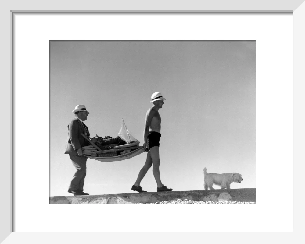 Two men carrying a deckchair, 1920s. - Image 37
