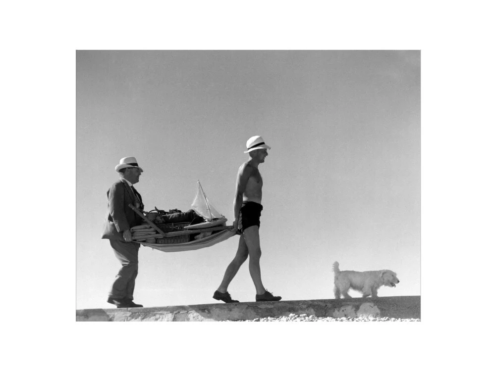 Two men carrying a deckchair, 1920s. - Image 50