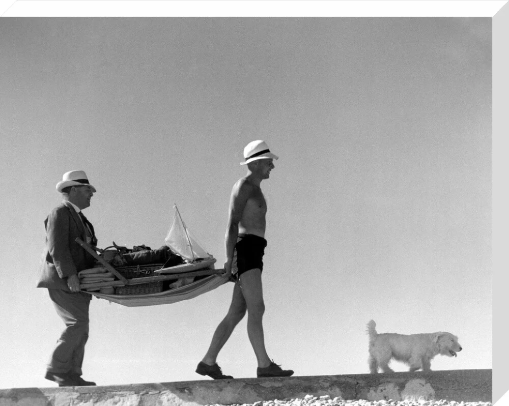 Two men carrying a deckchair, 1920s. - Image 66