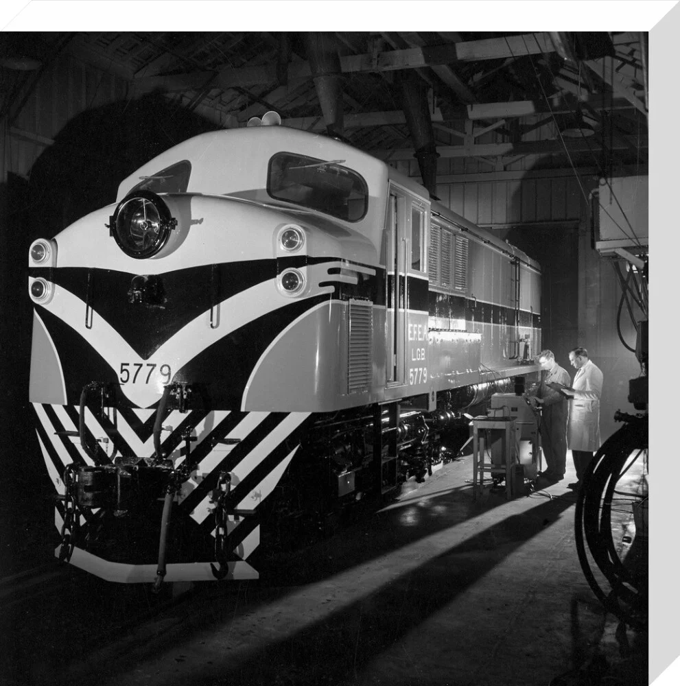 Finished diesel loco for export in main assembly hall, Darlington, 1959. - Image 65