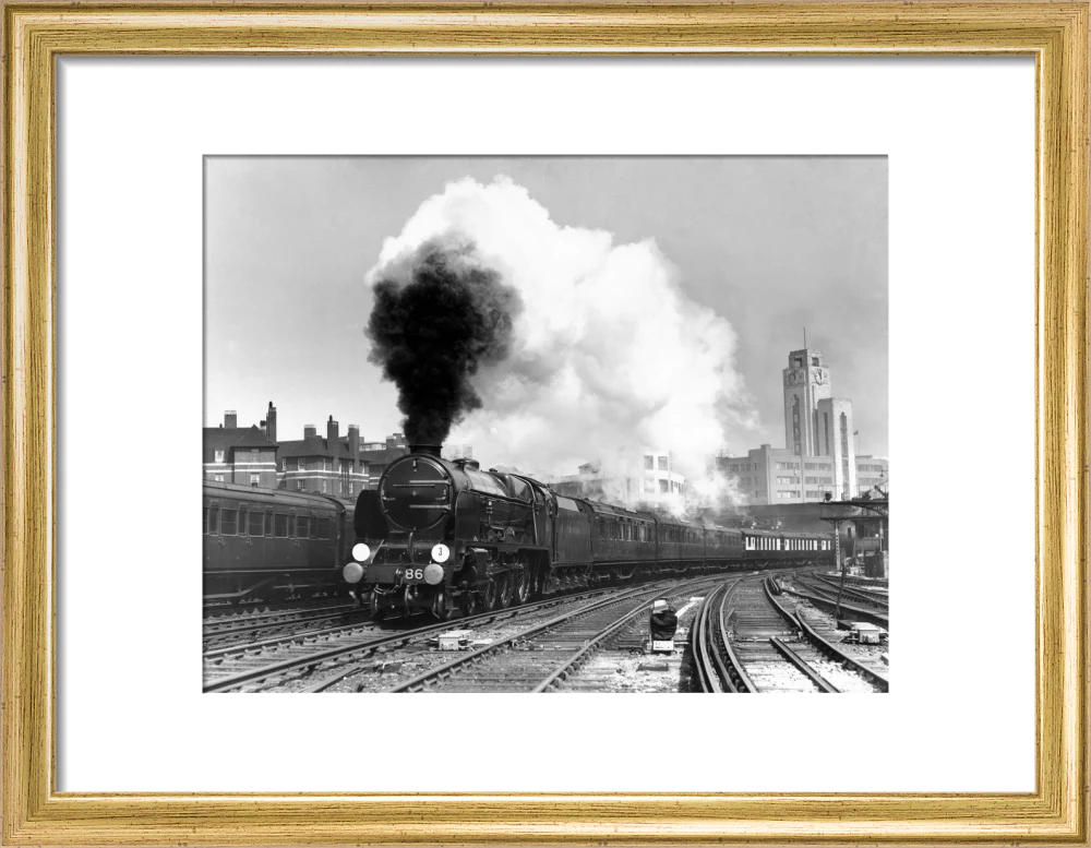 The 'Lord Anson' steam locomotive leaving London Victoria, 1939. - Image 43
