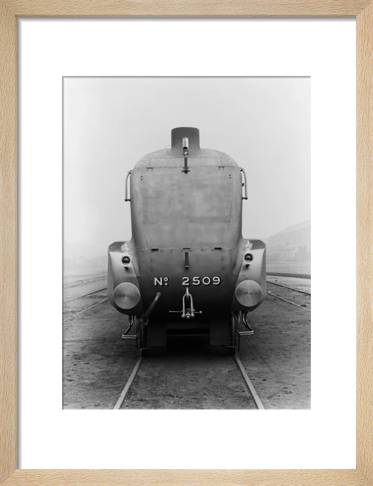 A4 Locomotive No 2509. Front View. - Image 11