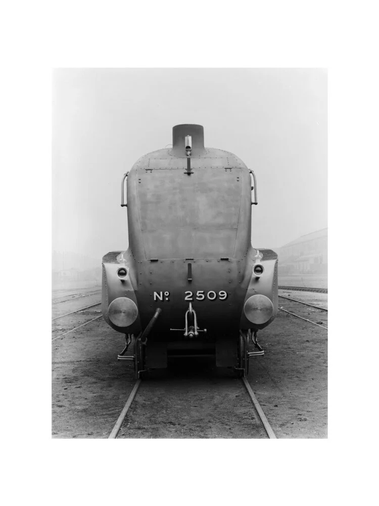 A4 Locomotive No 2509. Front View. - Image 12