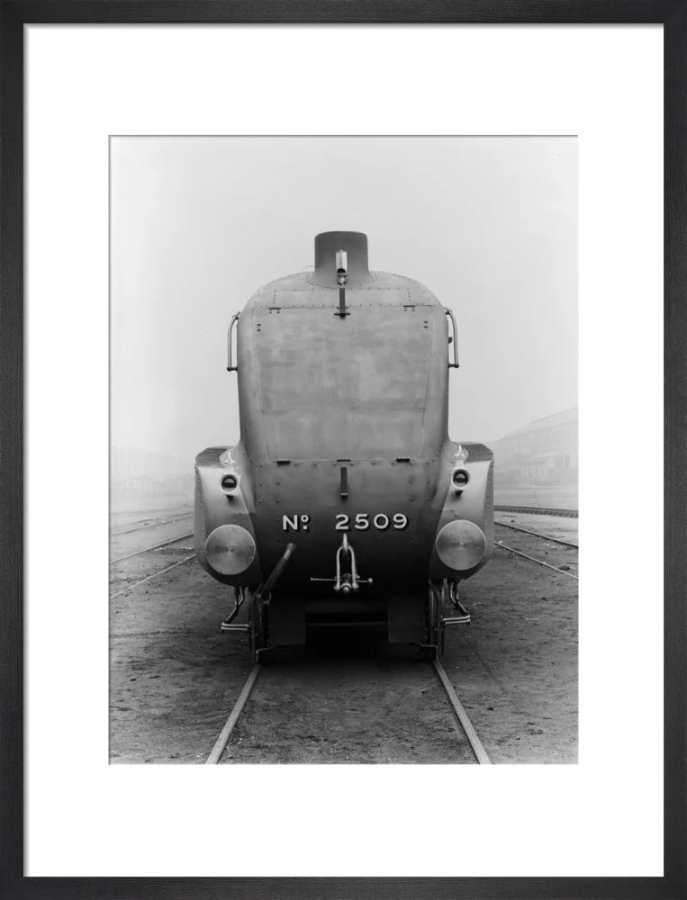 A4 Locomotive No 2509. Front View. - Image 13