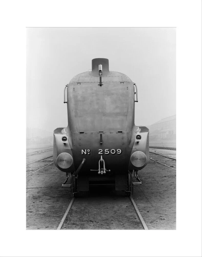 A4 Locomotive No 2509. Front View. - Image 2
