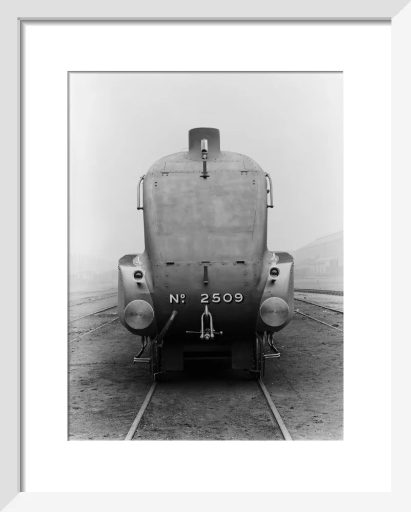 A4 Locomotive No 2509. Front View. - Image 4