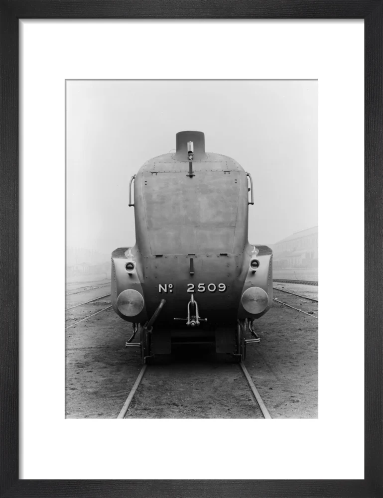 A4 Locomotive No 2509. Front View. - Image 8
