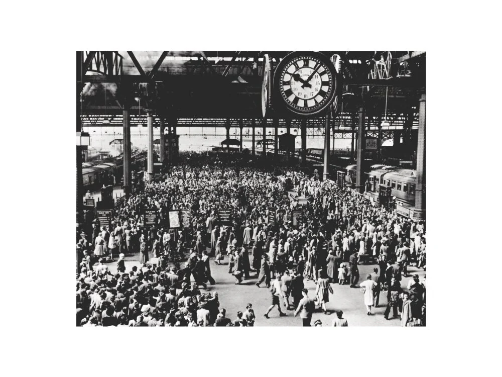 Holidaymakers at Waterloo Station, London, 1946. - Image 12