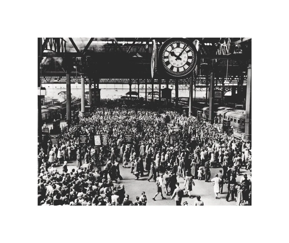 Holidaymakers at Waterloo Station, London, 1946. - Image 27