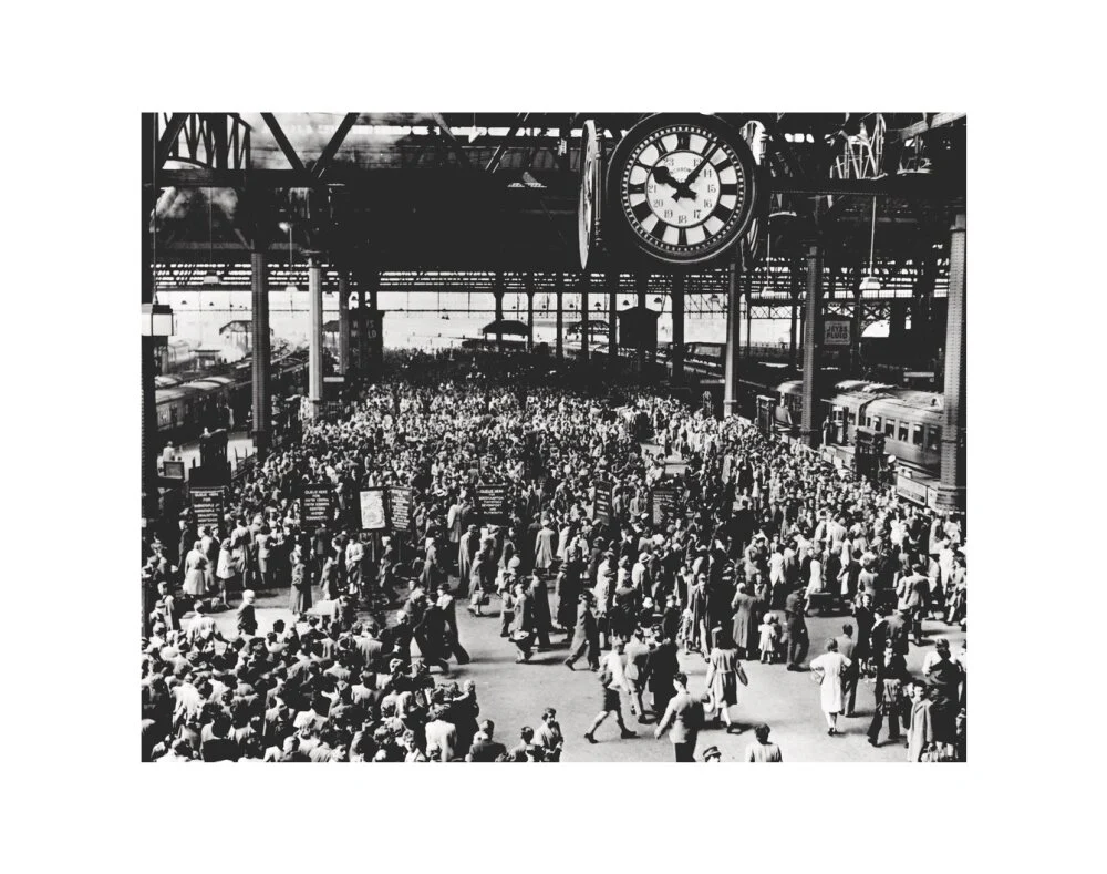 Holidaymakers at Waterloo Station, London, 1946. - Image 35