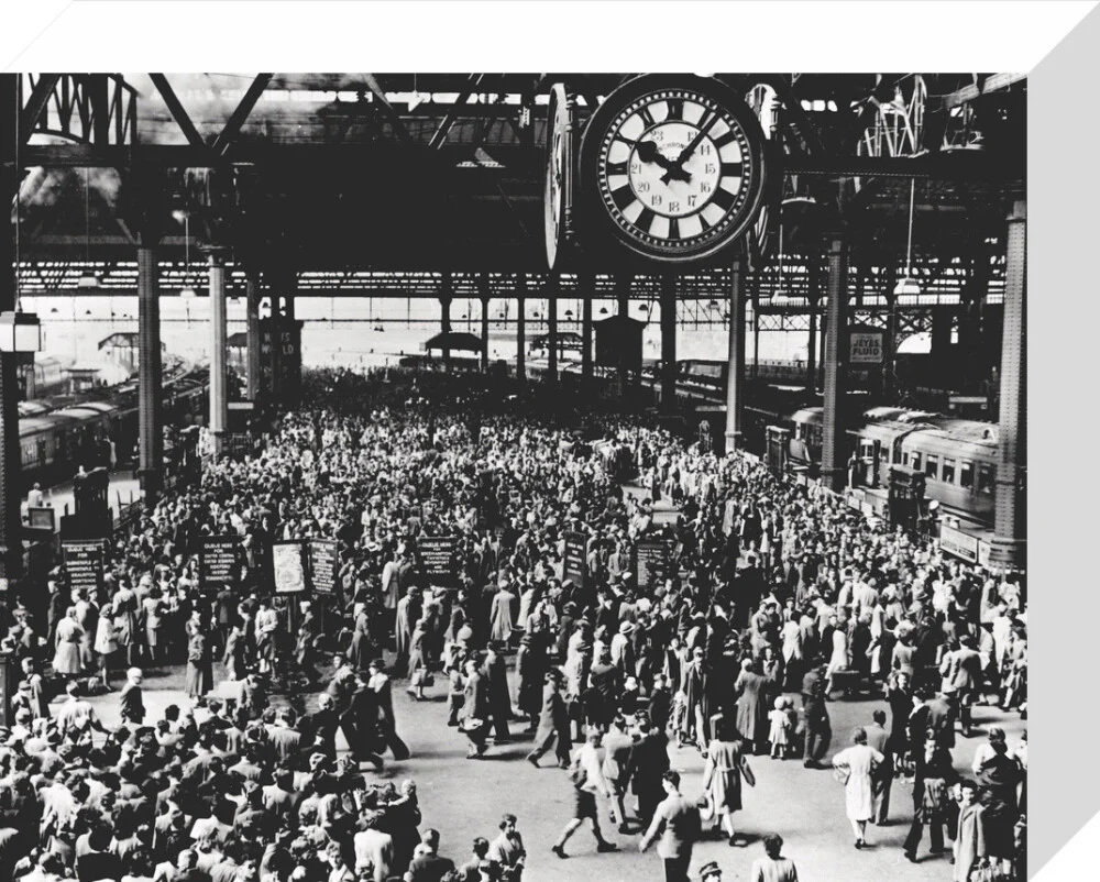 Holidaymakers at Waterloo Station, London, 1946. - Image 64