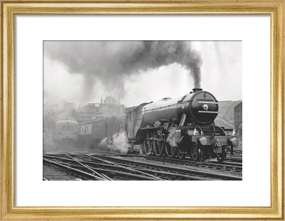 Flying Scotsman leaves Kings Cross, May 1968 - Image 10