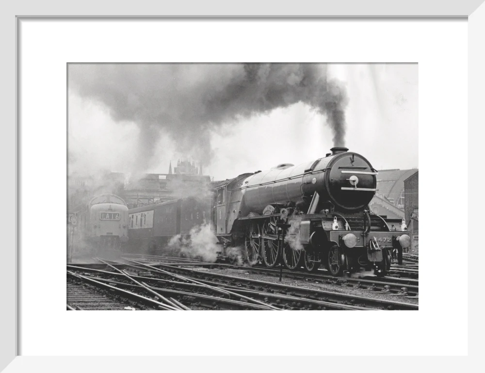 Flying Scotsman leaves Kings Cross, May 1968 - Image 9