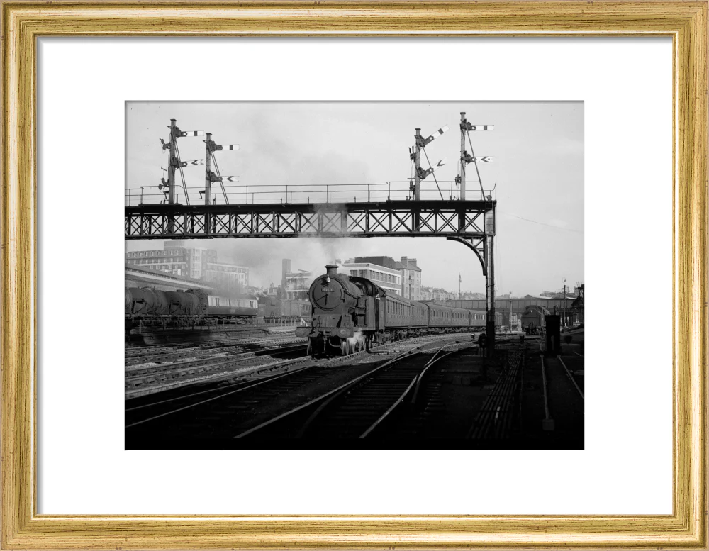 British Railways suburban train leaving Marylebone, 1949 - Image 10