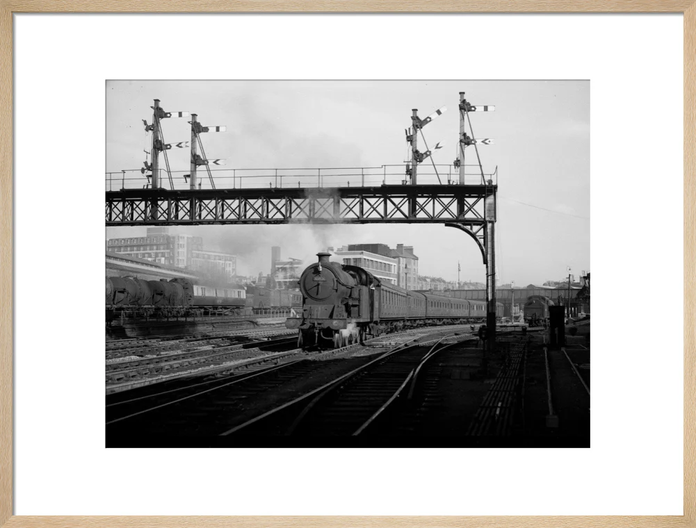 British Railways suburban train leaving Marylebone, 1949 - Image 21