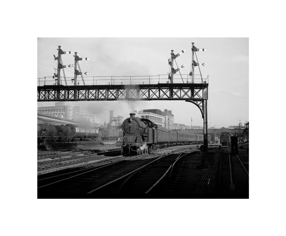 British Railways suburban train leaving Marylebone, 1949 - Image 27