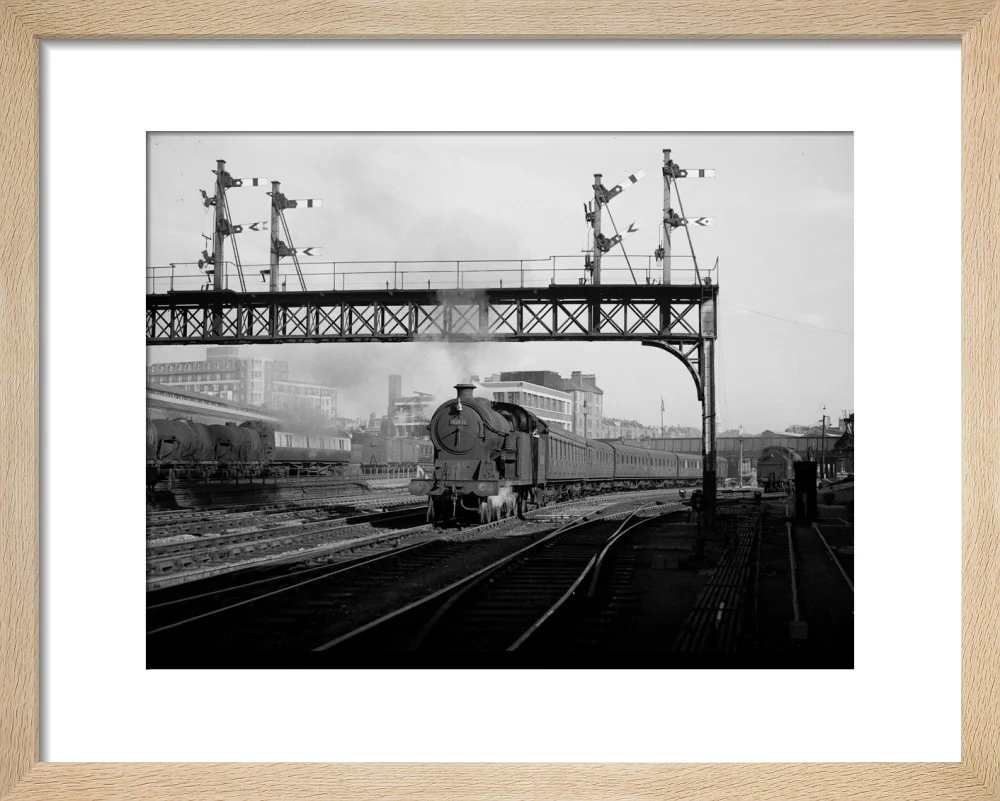 British Railways suburban train leaving Marylebone, 1949 - Image 39