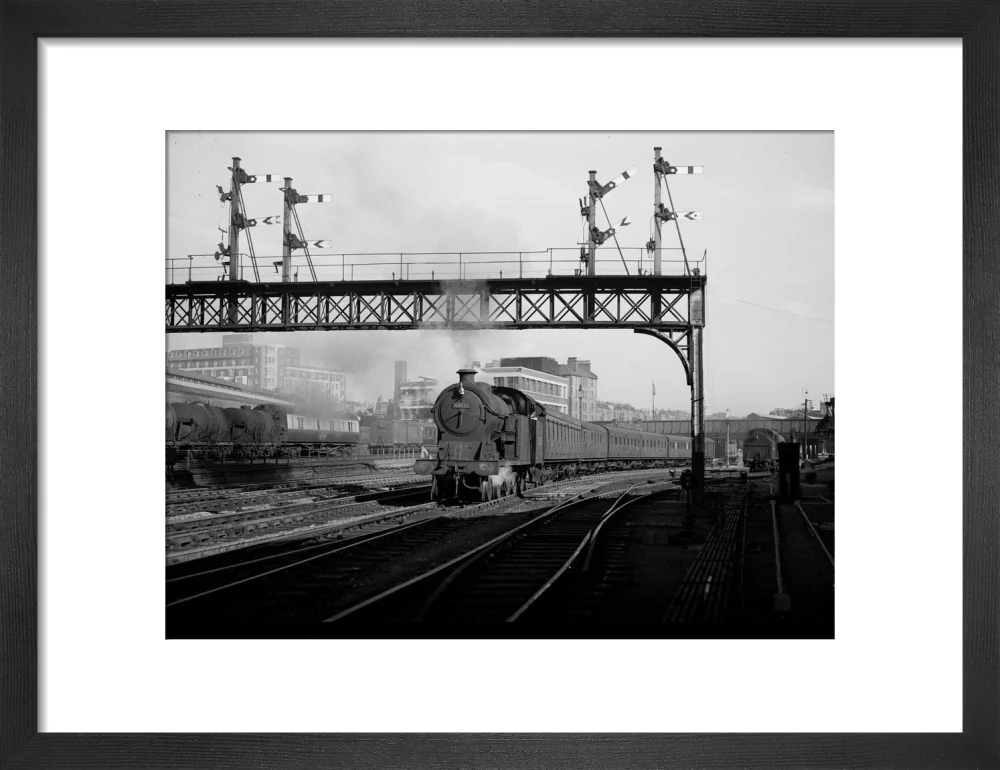 British Railways suburban train leaving Marylebone, 1949 - Image 41
