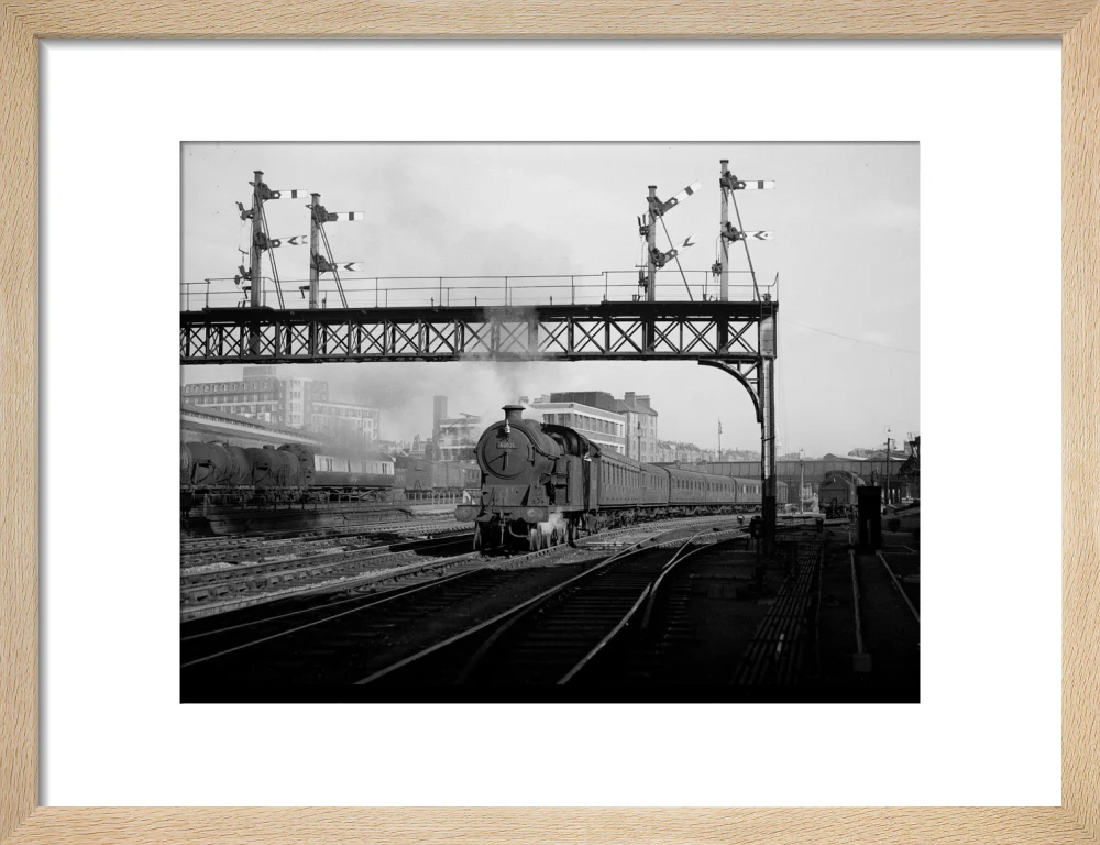 British Railways suburban train leaving Marylebone, 1949 - Image 44