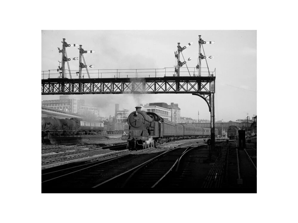 British Railways suburban train leaving Marylebone, 1949 - Image 45