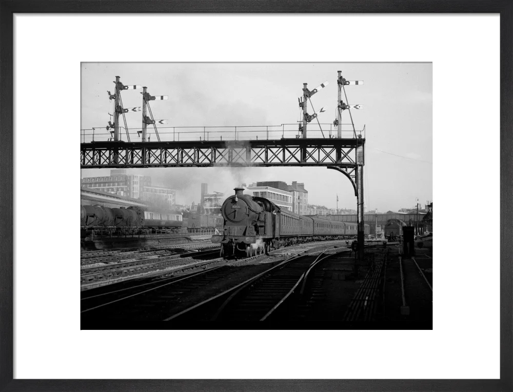 British Railways suburban train leaving Marylebone, 1949 - Image 46
