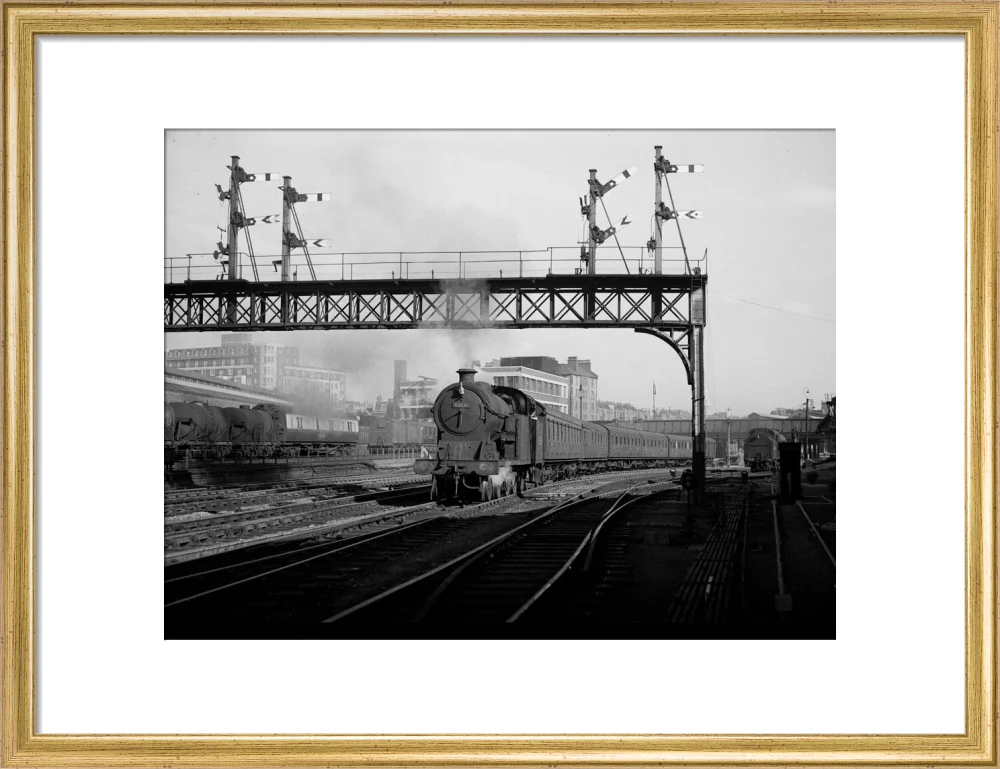 British Railways suburban train leaving Marylebone, 1949 - Image 48