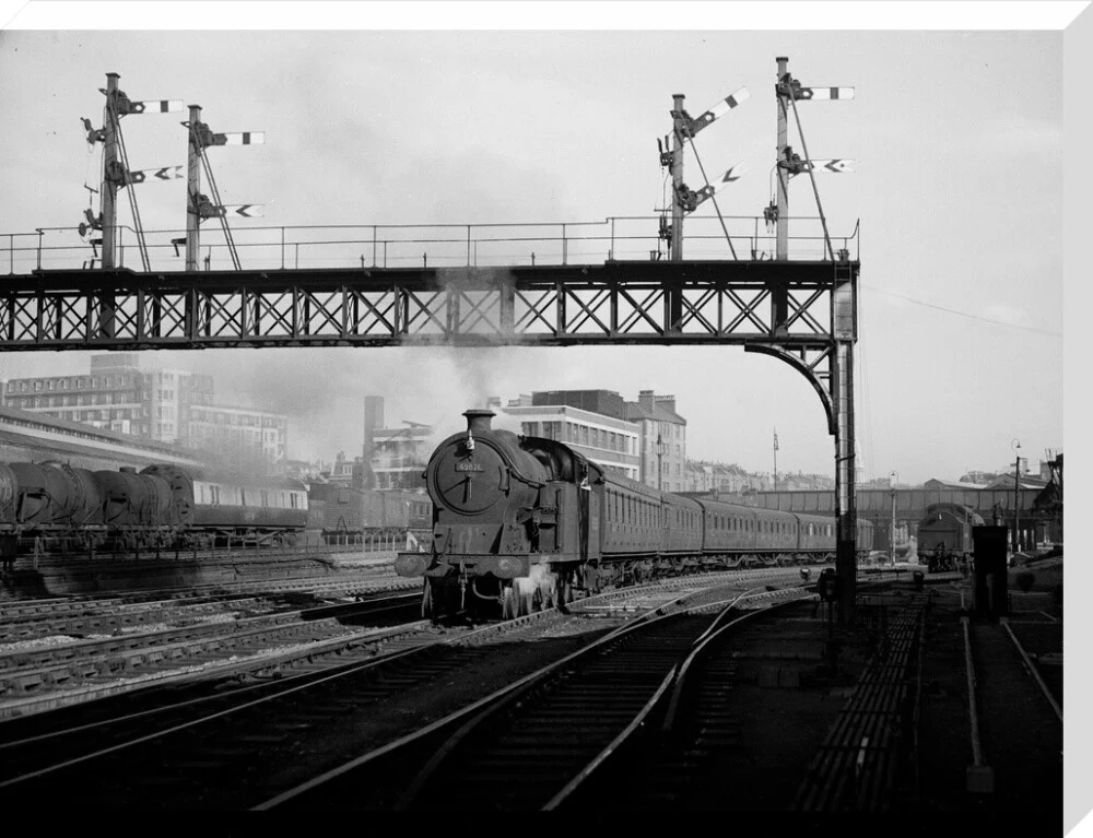 British Railways suburban train leaving Marylebone, 1949 - Image 67