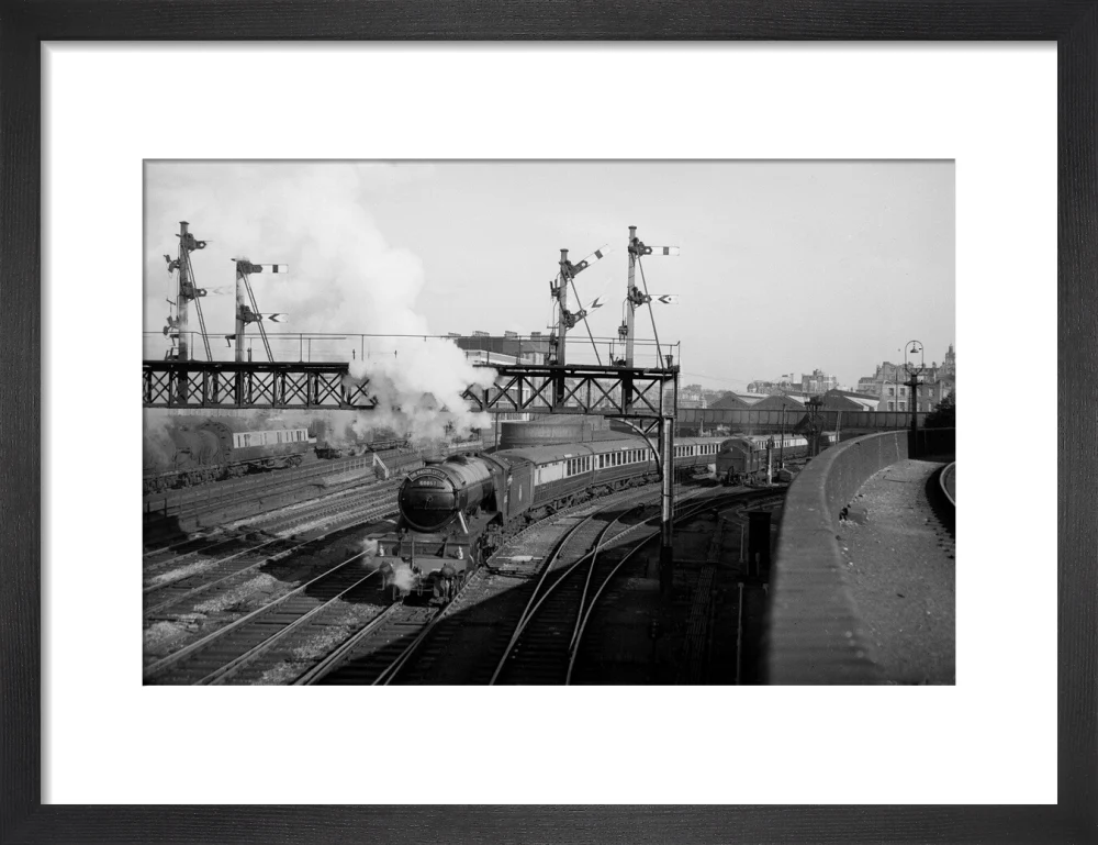 The Master Cutler train leaving Marylebone station, 1949 - Image 8