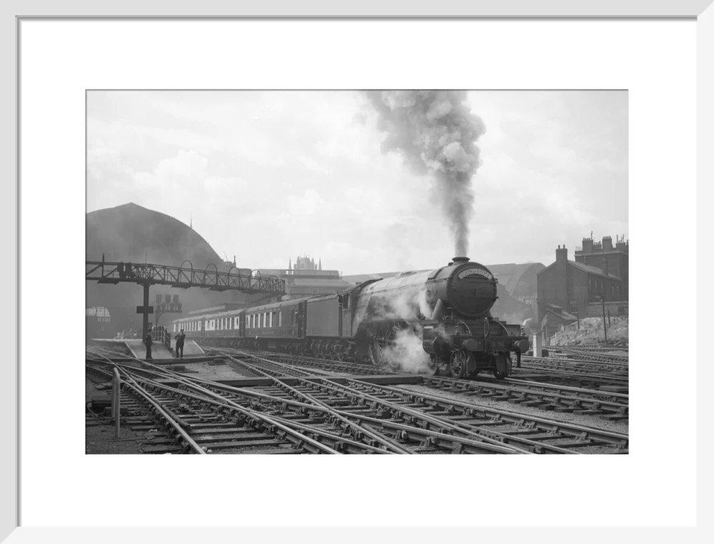 Queen of Scots departs Kings Cross with A3 no. 96 Papyrus c.1946 - Image 14