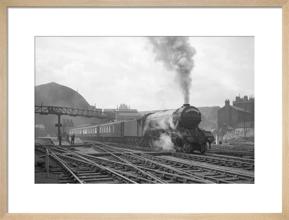 Queen of Scots departs Kings Cross with A3 no. 96 Papyrus c.1946 - Image 16