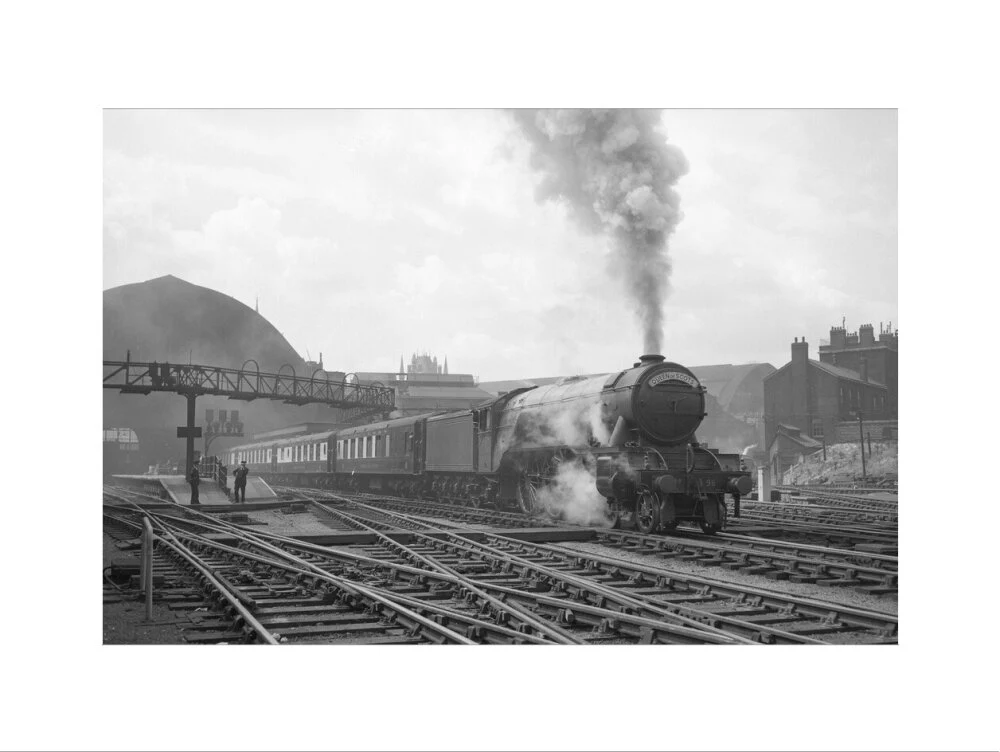 Queen of Scots departs Kings Cross with A3 no. 96 Papyrus c.1946 - Image 17