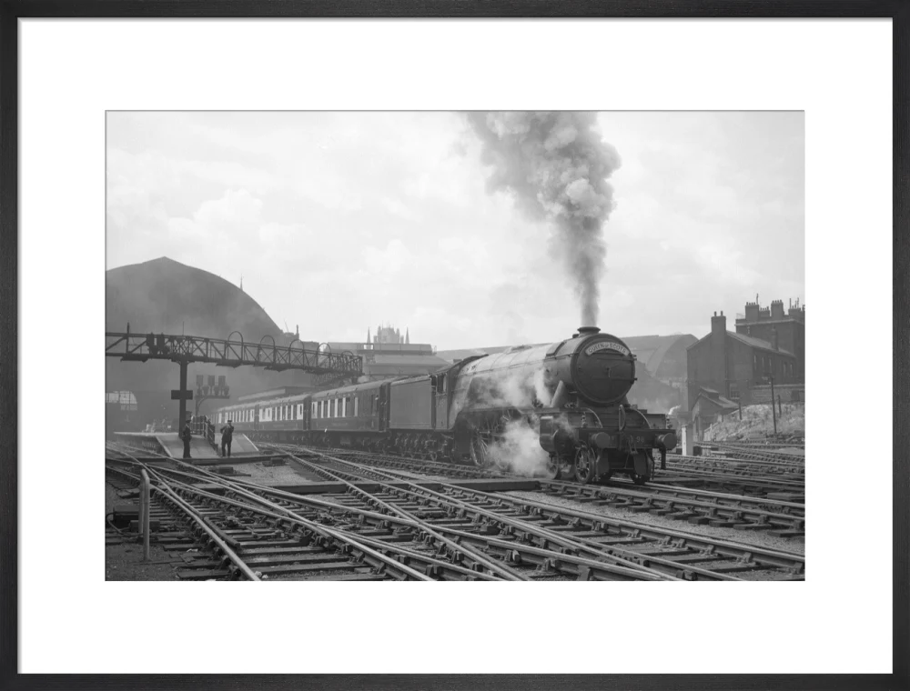 Queen of Scots departs Kings Cross with A3 no. 96 Papyrus c.1946 - Image 18
