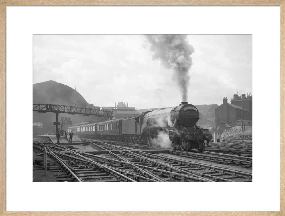 Queen of Scots departs Kings Cross with A3 no. 96 Papyrus c.1946 - Image 21
