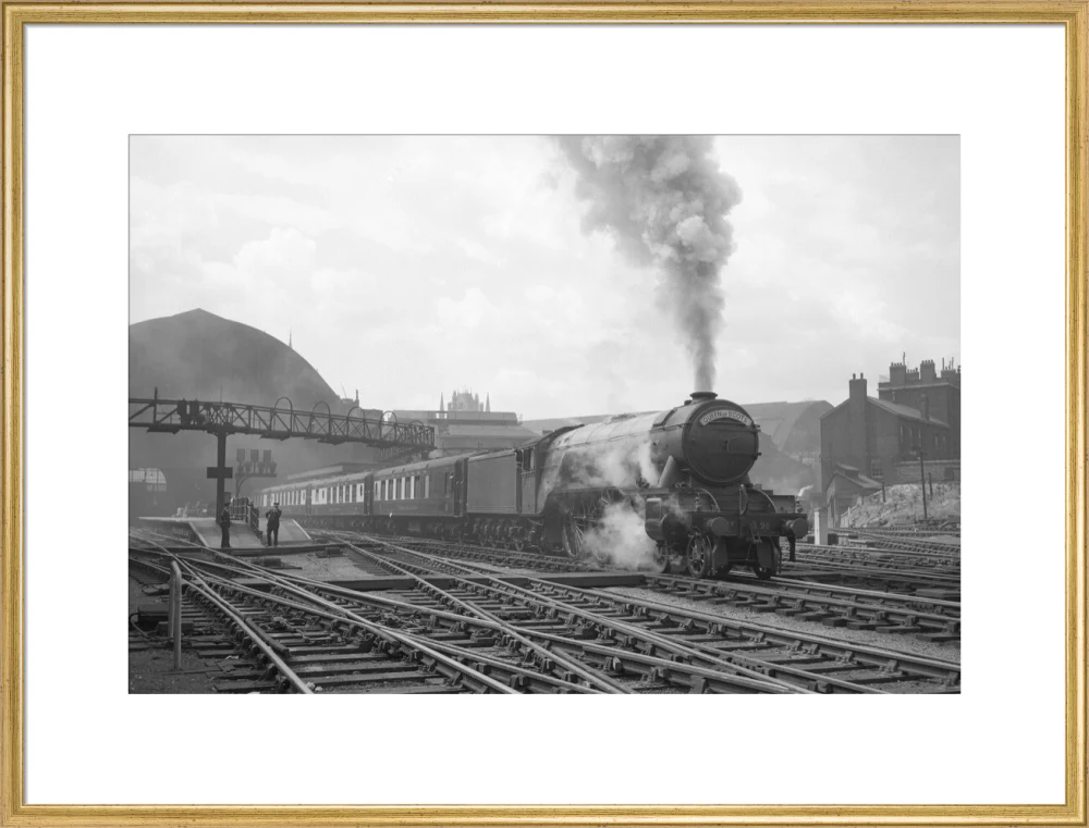 Queen of Scots departs Kings Cross with A3 no. 96 Papyrus c.1946 - Image 25