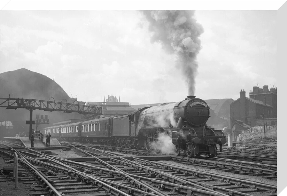 Queen of Scots departs Kings Cross with A3 no. 96 Papyrus c.1946 - Image 33