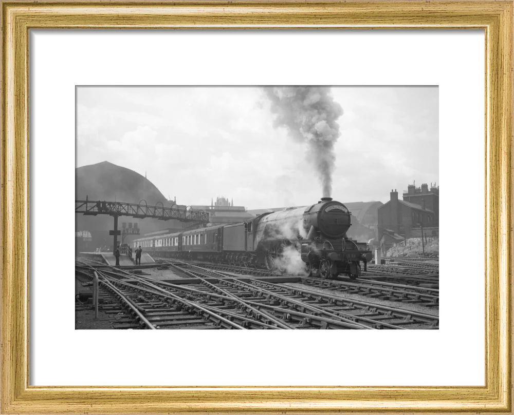 Queen of Scots departs Kings Cross with A3 no. 96 Papyrus c.1946 - Image 38