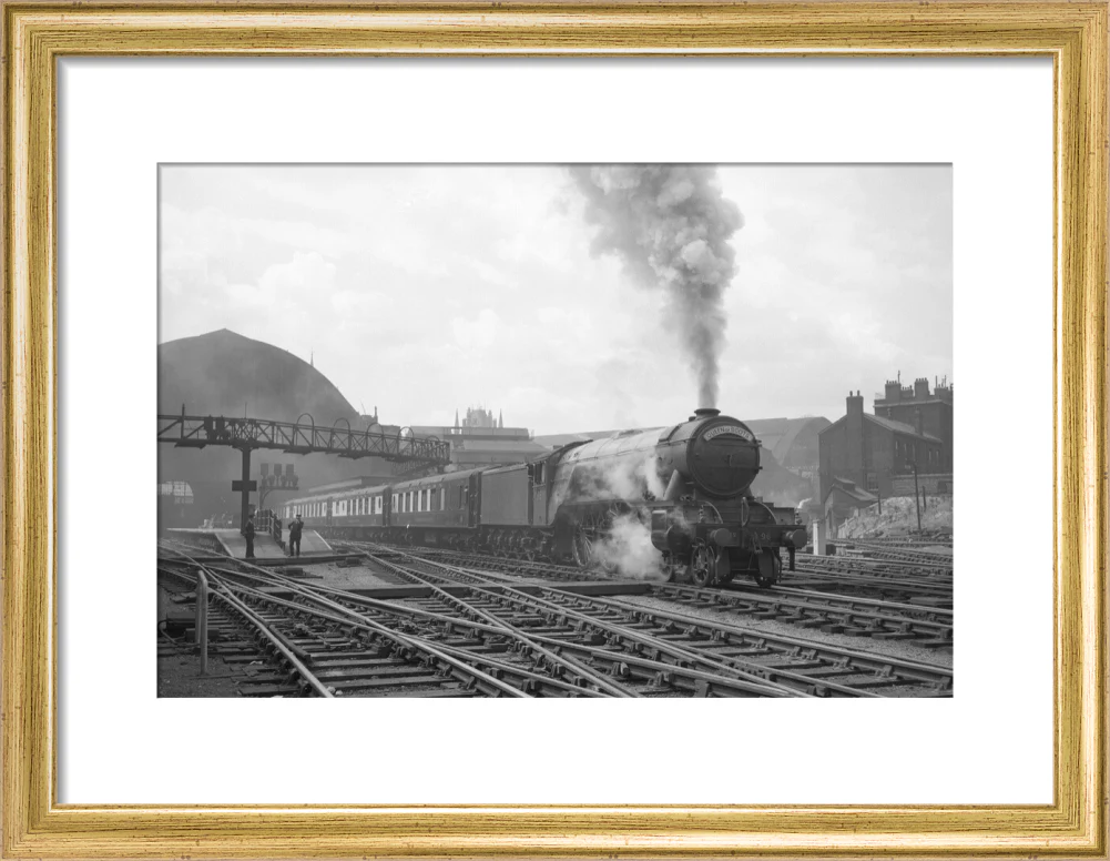 Queen of Scots departs Kings Cross with A3 no. 96 Papyrus c.1946 - Image 43