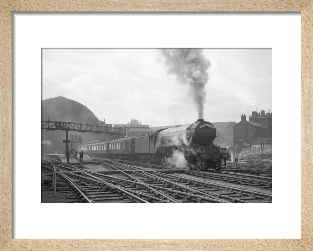 Queen of Scots departs Kings Cross with A3 no. 96 Papyrus c.1946 - Image 6
