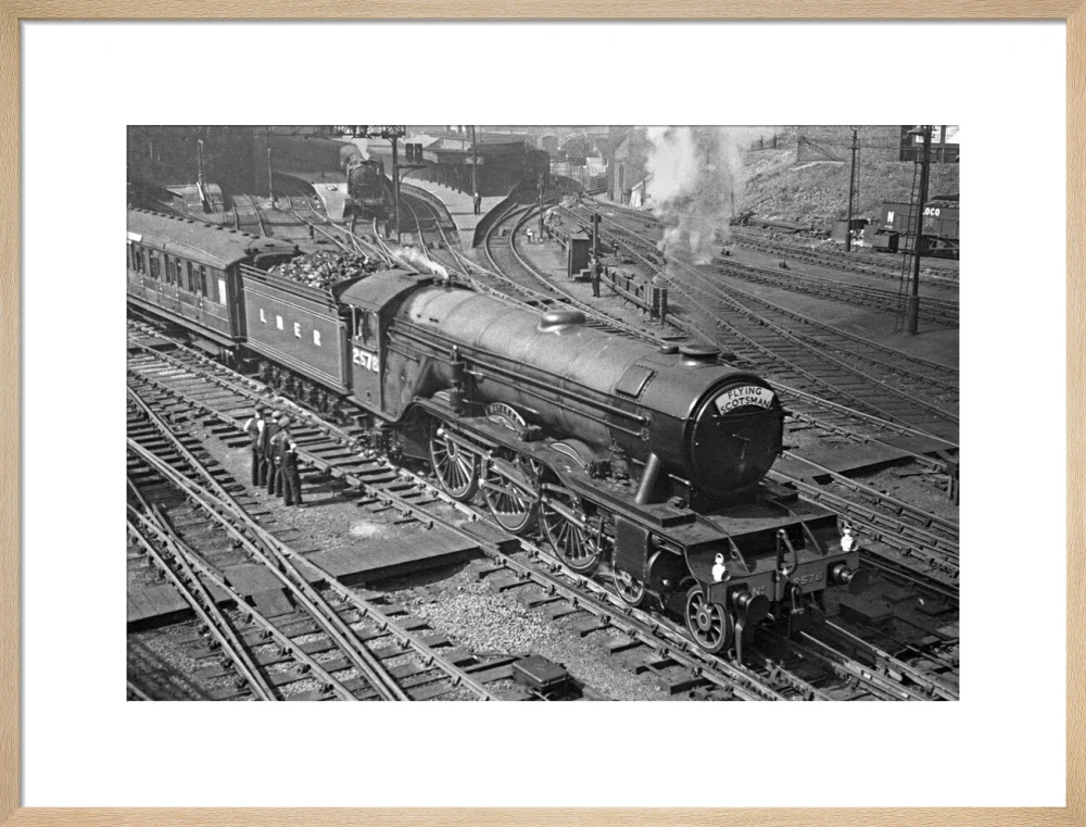 LNER A3 No.2578 Bayardo leaving Kings Cross c.1930 - Image 21