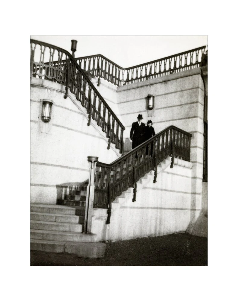 Couple walking down steps - Image 2