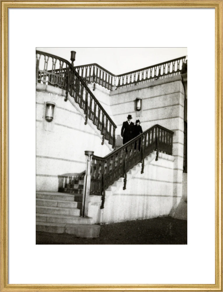 Couple walking down steps - Image 20