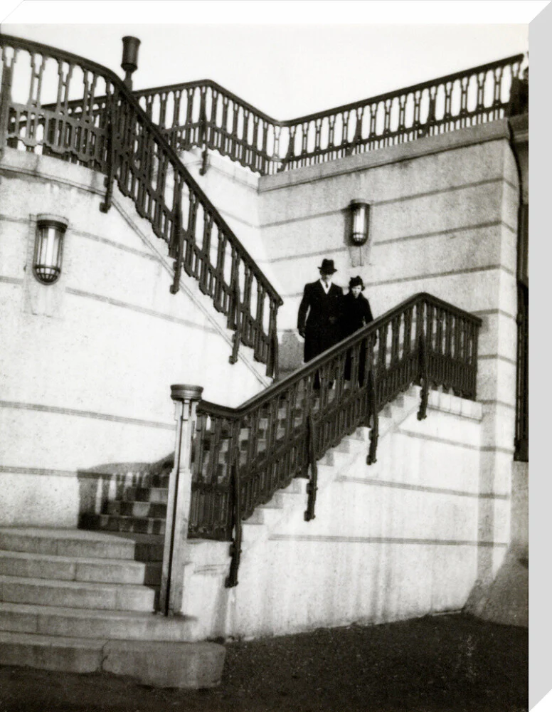 Couple walking down steps - Image 33