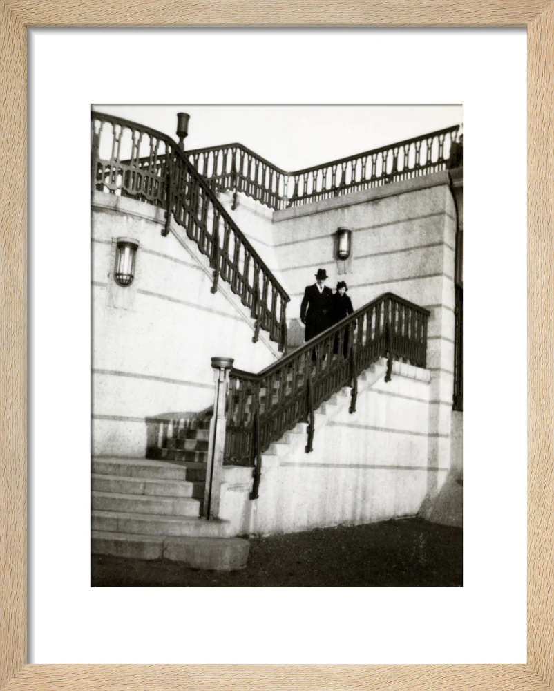 Couple walking down steps - Image 6