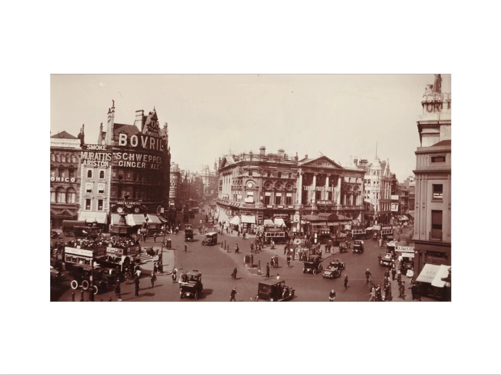 Piccadilly Circus, London - Image 40