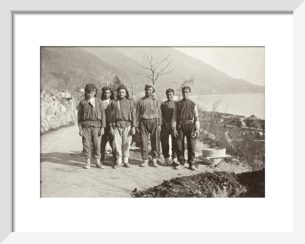 Workmen at Gagra - Image 4