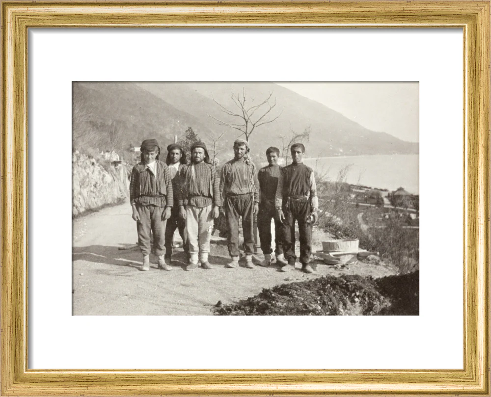 Workmen at Gagra - Image 5