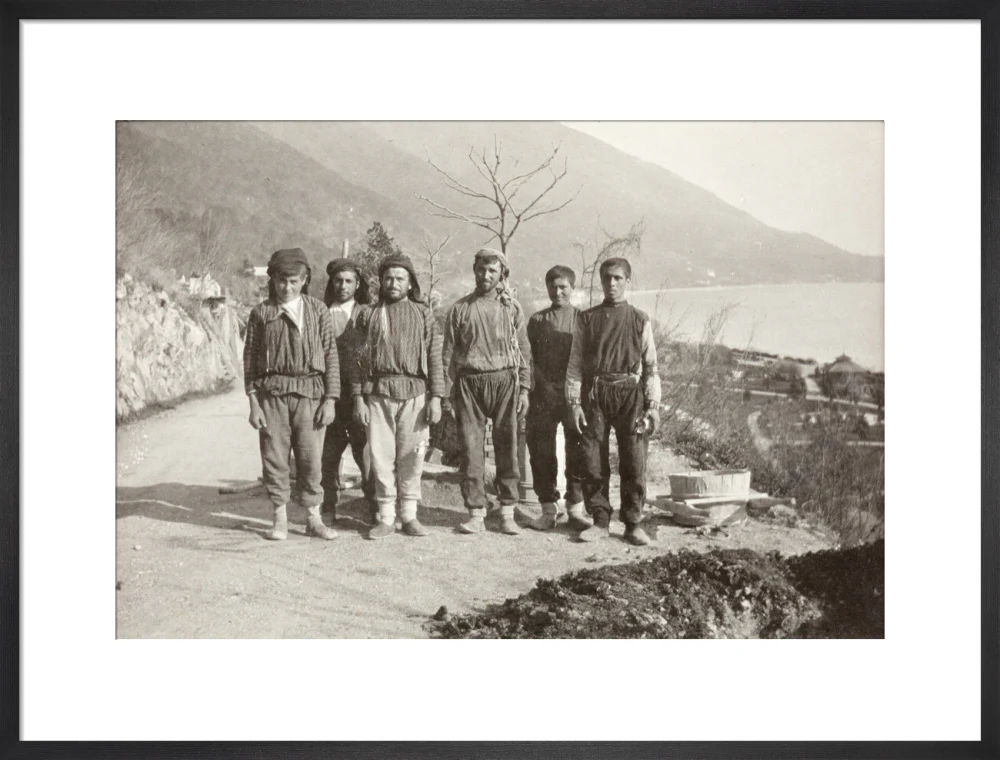 Workmen at Gagra - Image 51