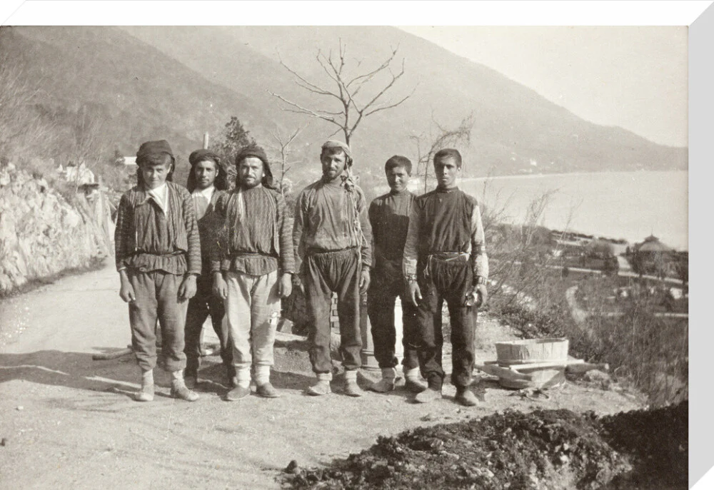 Workmen at Gagra - Image 66