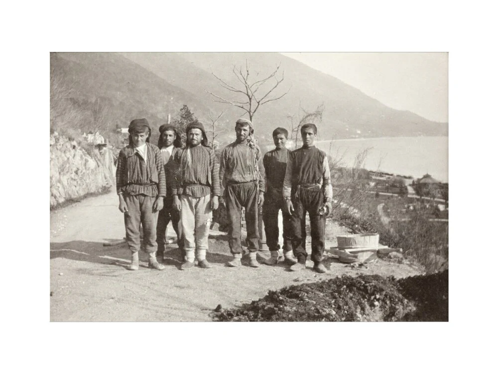 Workmen at Gagra - Image 7